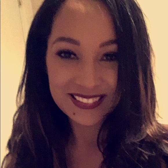 Meet your Posher, Elle - Picture 1 of 1